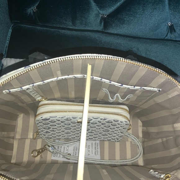 Brahmin Large Duxbury Zora Wallet 'Creme Vreeland' - Picture 7 of 12